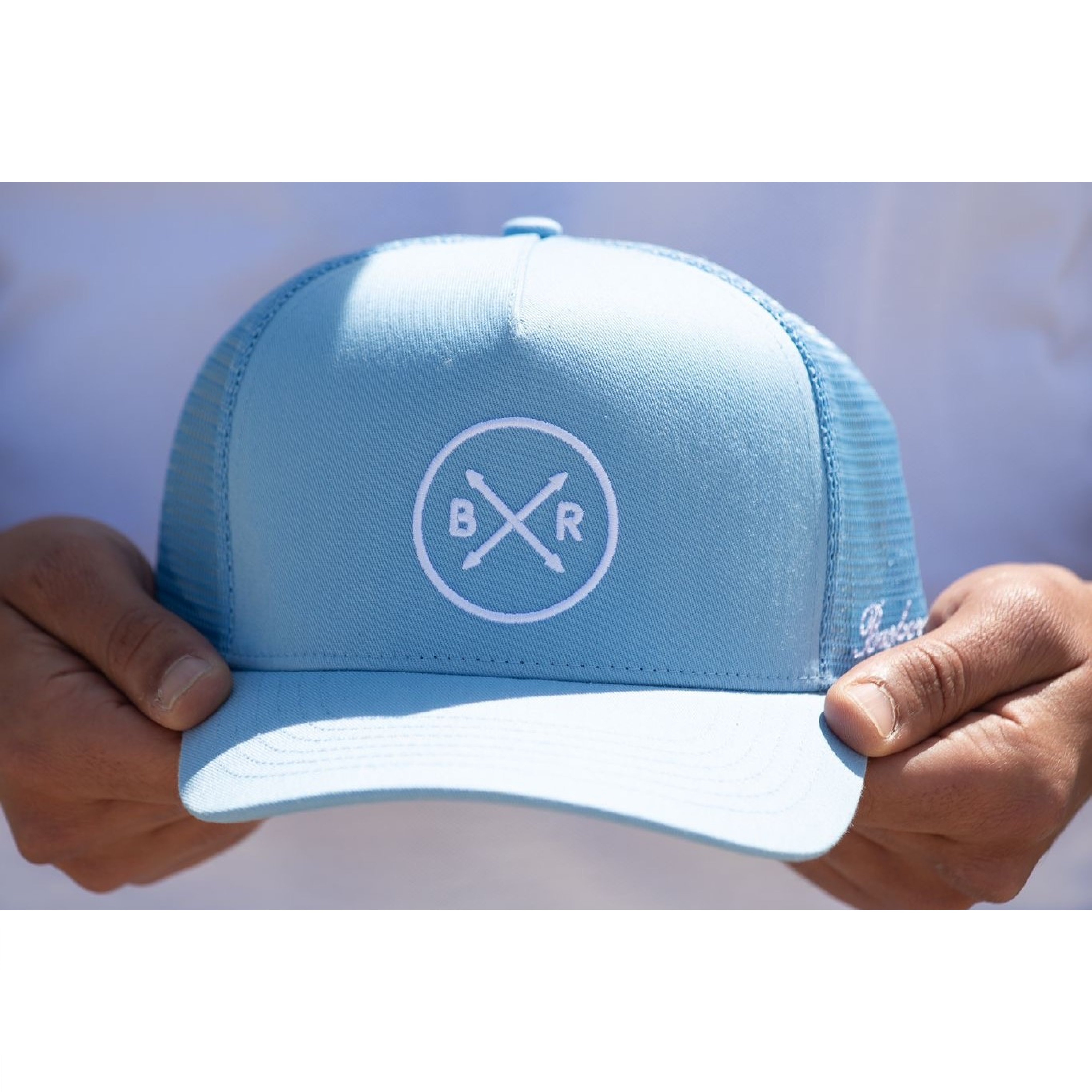 CASQUETTE BLEU CIEL GRILLAGE